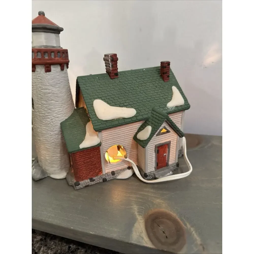 Department 56 Craggy Cove Lighthouse New England Village Series #59307 Light/Box